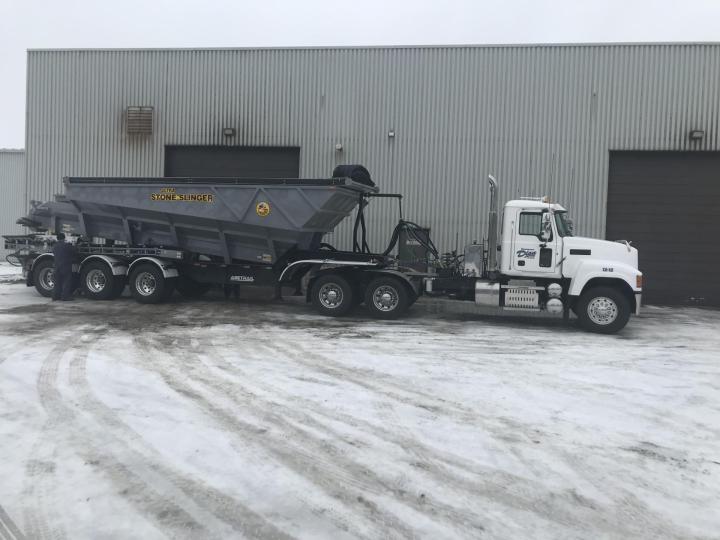Une entreprise familiale spécialisée dans le transport de terre.